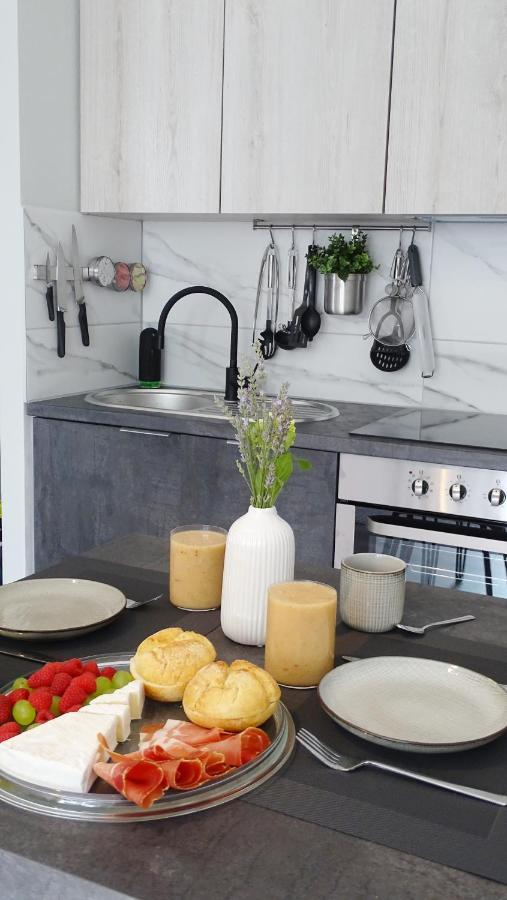 Petite Grey Apartment With Free Private Parking Zagreb Buitenkant foto
