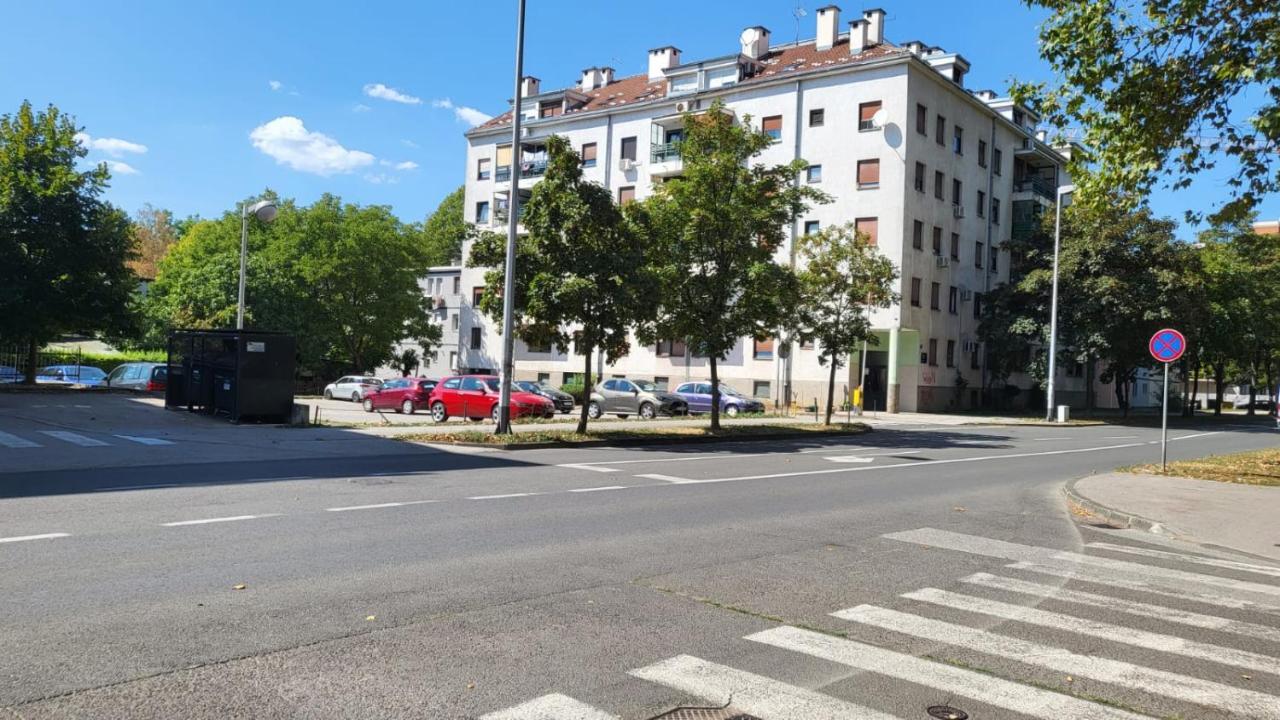 Petite Grey Apartment With Free Private Parking Zagreb Buitenkant foto
